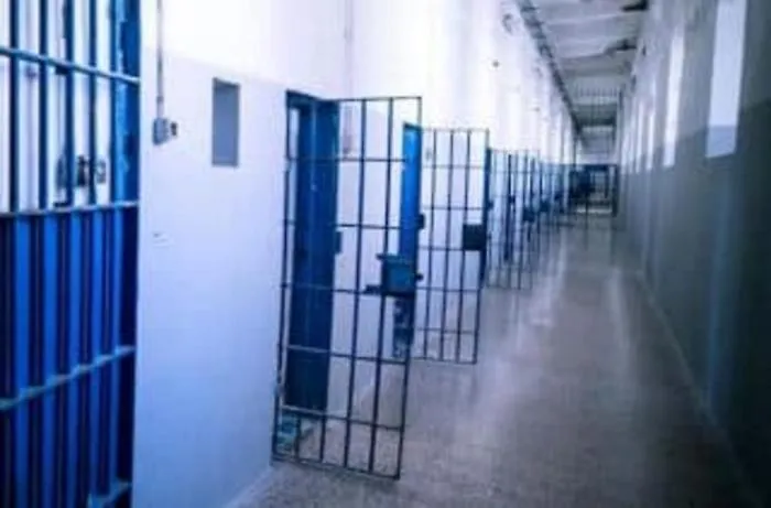 Tentarono di sodomizzare un detenuto: rinviati a giudizio, c&rsquo;&egrave; anche uno del branco della villa