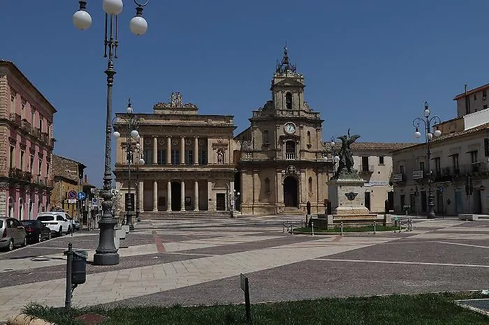 Vittoria sotto choc: il sequestro del giovane figlio di un commerciante scuote la citt&agrave;
