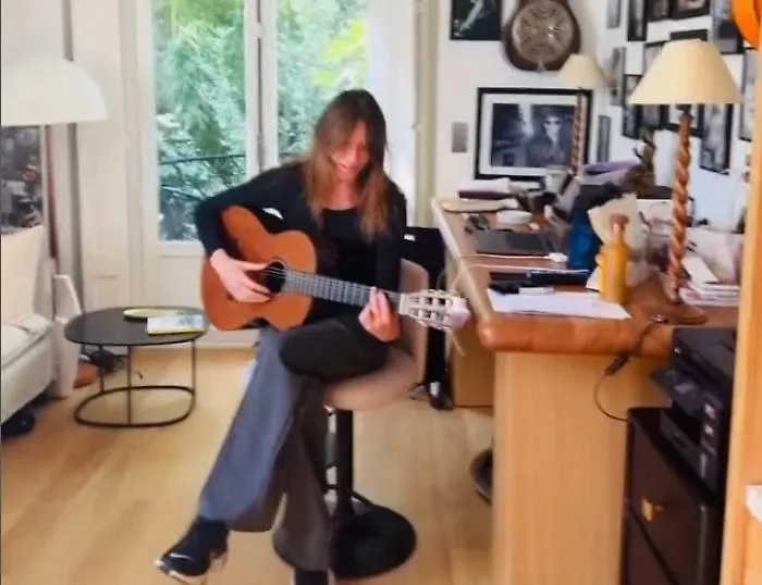 Carla Bruni e la canzone dedicata a Sarkozy: &laquo;Mon amour&raquo; 