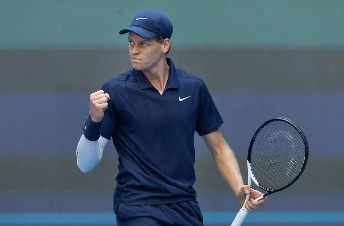 Jannik Sinner non si ferma e a Pechino conquista la sua nona finale consecutiva 