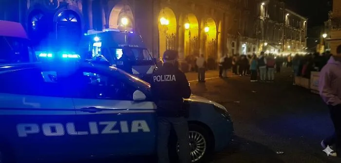 Polizia in piazza Mazzini 