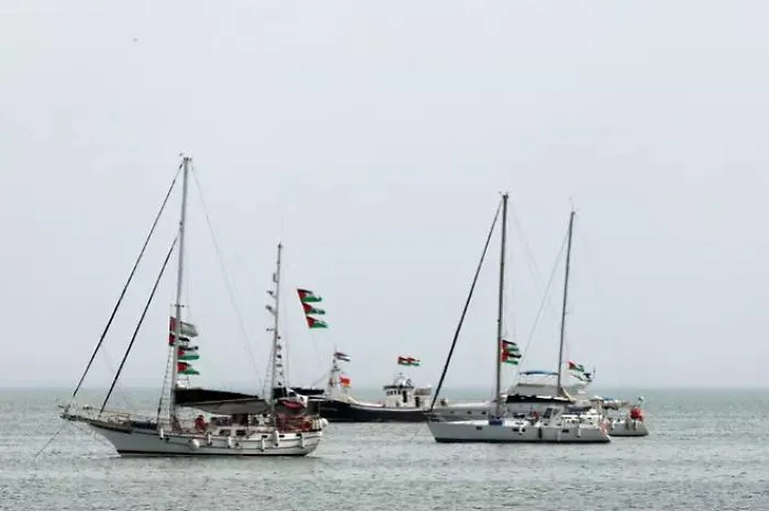 Aereo charter con 26 italiani della Flotilla decolla per Istanbul: la Farnesina assicura assistenza
