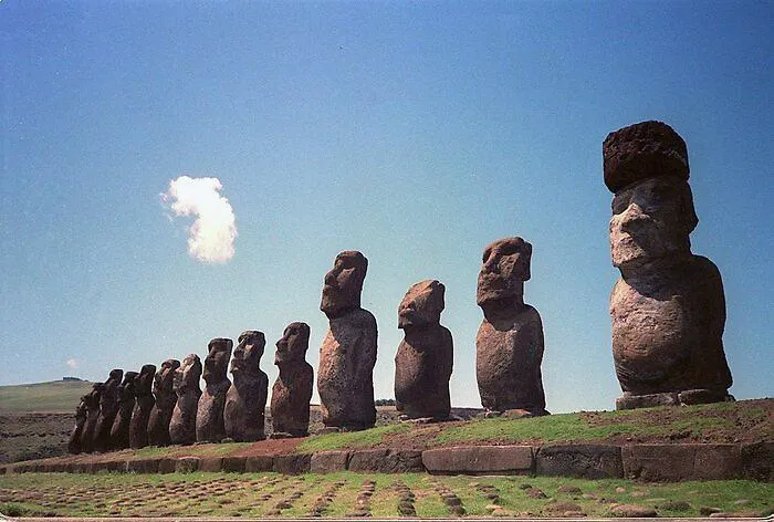 Come hanno fatto 500 anni fa a posizionare le statue dell'Isola di Pasqua: uno studio ha scoperto il sistema dei Rapa Nui
