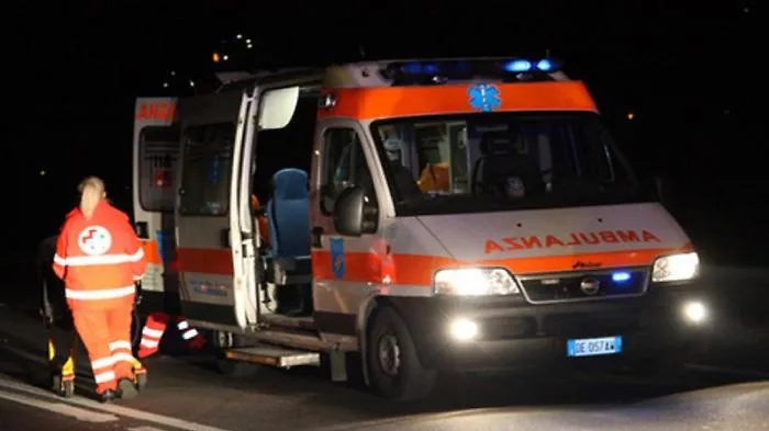 Donnalucata, cade da una scala mentre sistema una grondaia: 18enne in ospedale