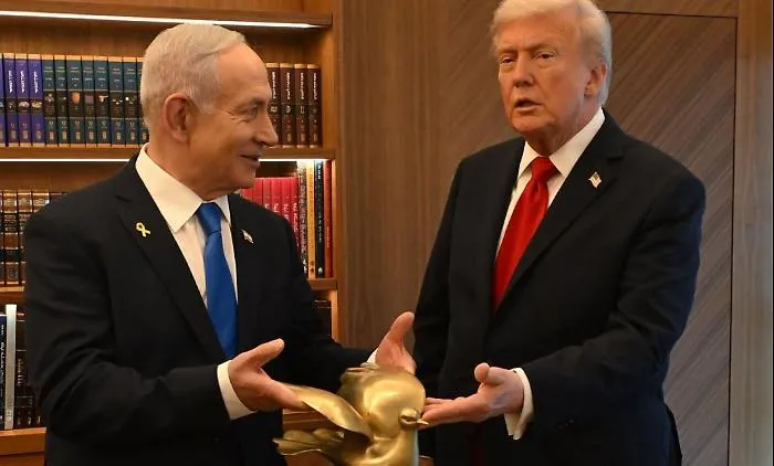 Trump e la pace: &laquo;Oggi &egrave; l&rsquo;alba storica di un nuovo Medio Oriente&raquo;. E Netanyahu lo ringrazia: &laquo;Sar&ograve; ricordato nella storia&raquo;