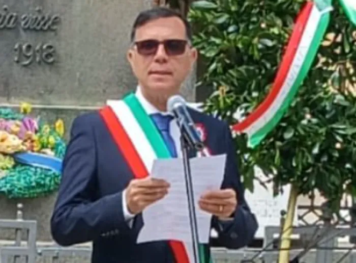 Il sindaco Longo azzera la giunta, inserir&agrave; anche il Pd rientrato nella maggioranza