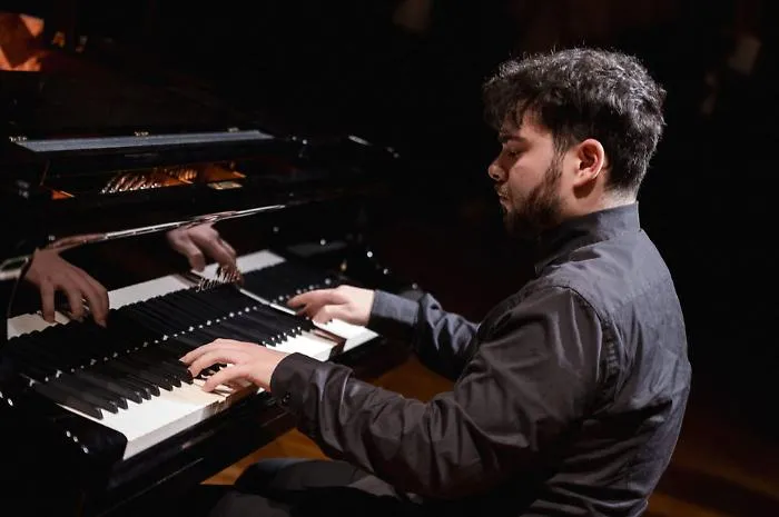  Il pianista Nicol&ograve; Giuliano Tuccia