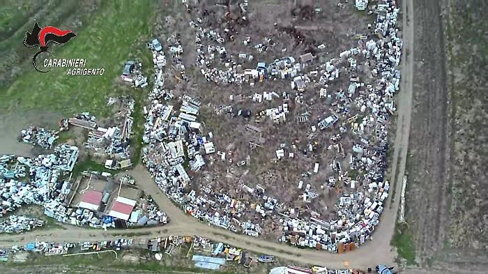 Sequestrata discarica abusiva di 10.000 mq,  denunciata una persona