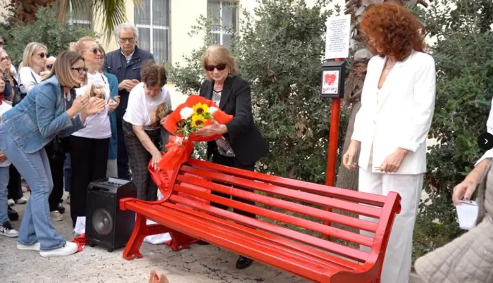 Una panchina rossa per ricordare Mary Bonanno, uccisa dal marito che poi si suicid&ograve;