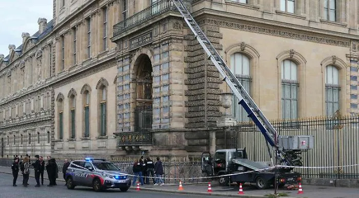 Furto al Louvre, ecco come sono stati scovati i due sospetti ladri. Ma ancora nessuna traccia dei gioielli