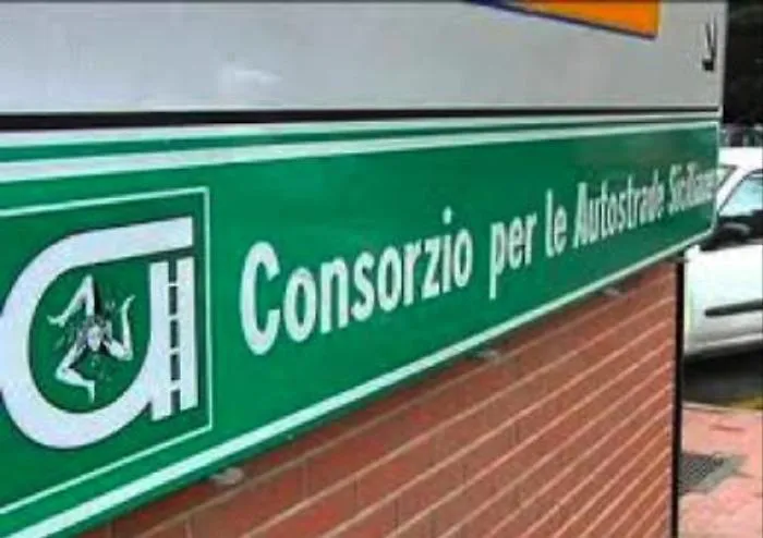 Niente manutenzioni lungo l'autostrada, processo per due ex dirigenti del Cas