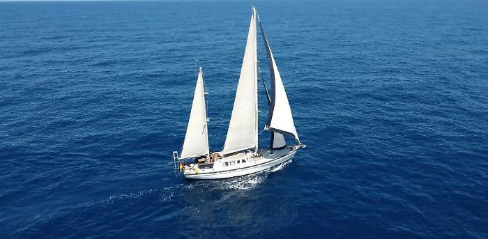 Nadir sbarca a Lampedusa con 47 migranti. Gi&agrave; oltre 700 le persone nell'hotspot
