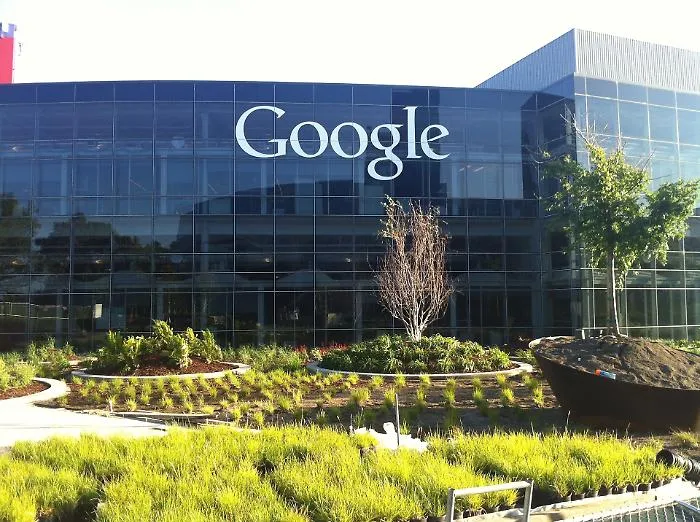 Bruxelles indaga su Google e il colosso corre ai ripari: annunciate modifiche ai servizi pubblicitari per "salvare" gli editori