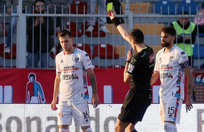L'arbitro Frasynyak