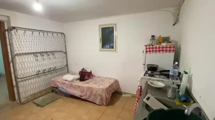 Case per la prostituzione e &ldquo;servizi extra&rdquo; a pagamento: 4 indagati colpiti da misura cautelare