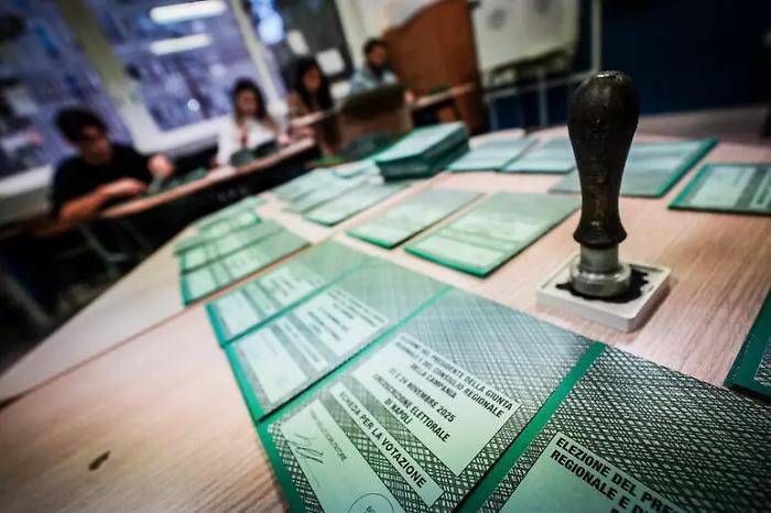 Regionali, per exit poll il centrosinistra avanza in Puglia e in Campania