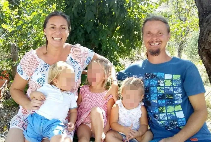 La famiglia che vive nel bosco diventa un caso anche politico: cosa sappiamo di Nathan e Catherine e perch&eacute; il Tribunale ha tolto loro i bambini
