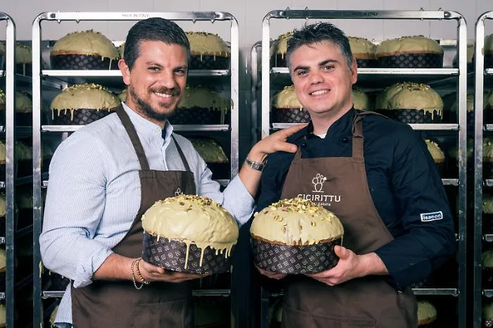 Il panettone che "esplode" di pistacchio, lo hanno inventato due fratelli pasticceri catanesi