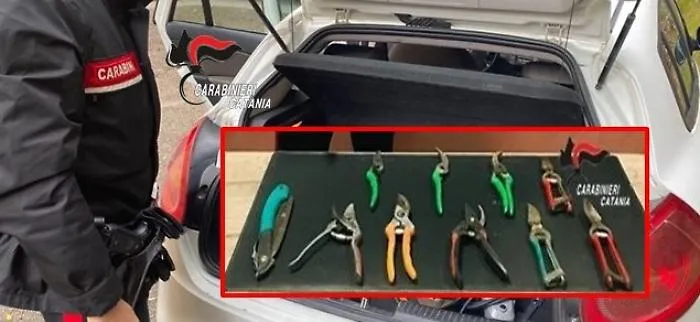 Dieci forbici in auto: 62enne denunciato dopo la lite violenta con l'ex genero a San Cono