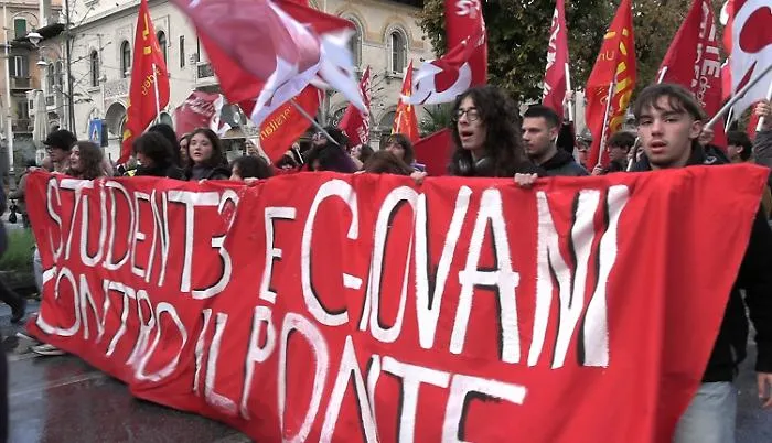 Messina invasa dai No Ponte: &laquo;I giudici ci danno ragione&raquo; 
