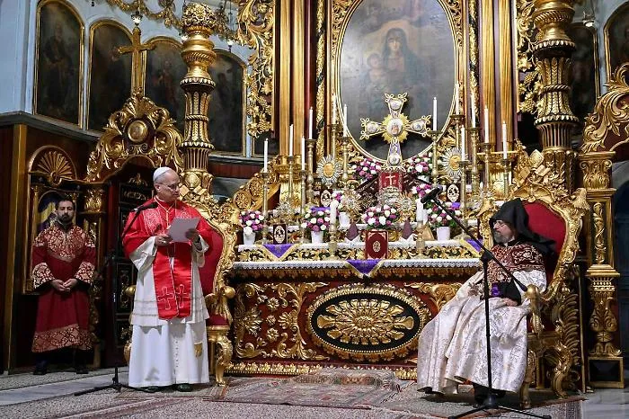 L'incontro con la Chiesa armena nell'ultimo giorno del Papa in Turchia: la coraggiosa testimonianza di un popolo segnato dal genocidio