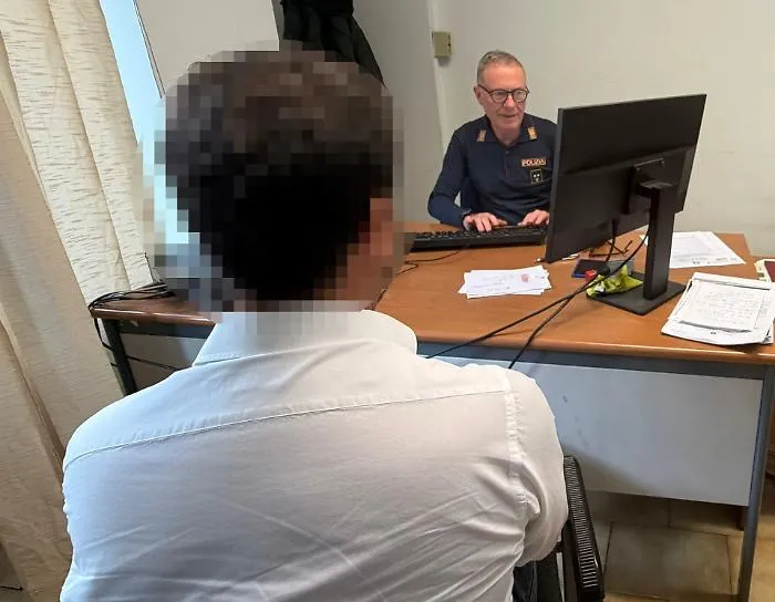 Cercando di truffare un pensionato fingendosi operatori di un'agenzia di recupero crediti