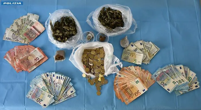 Marsala, tre gruppi criminale e una centrale dello spaccio in centro storico: giovane arrestato