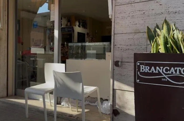 Ordigno esplode davanti alla storica pasticceria Brancato di Siracusa