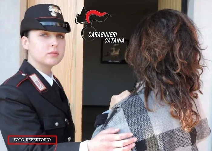 Una 24enne denuncia anni di soprusi: l'ex continua a picchiarla e lei va dai carabinieri