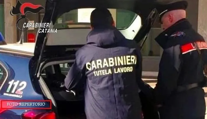 Il compagno percepisce indebitamente assegno di inclusione e lei omette variazioni sul reddito: denunciata