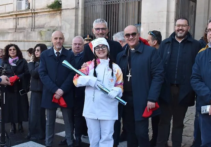La fiaccola olimpica di Milano Cortina 2026 ha attraversato anche Ragusa
