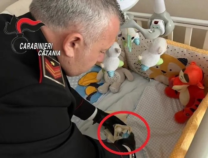 Dosi di cocaina nascoste nella culla della figlia: arrestato per la seconda volta in cinque giorni