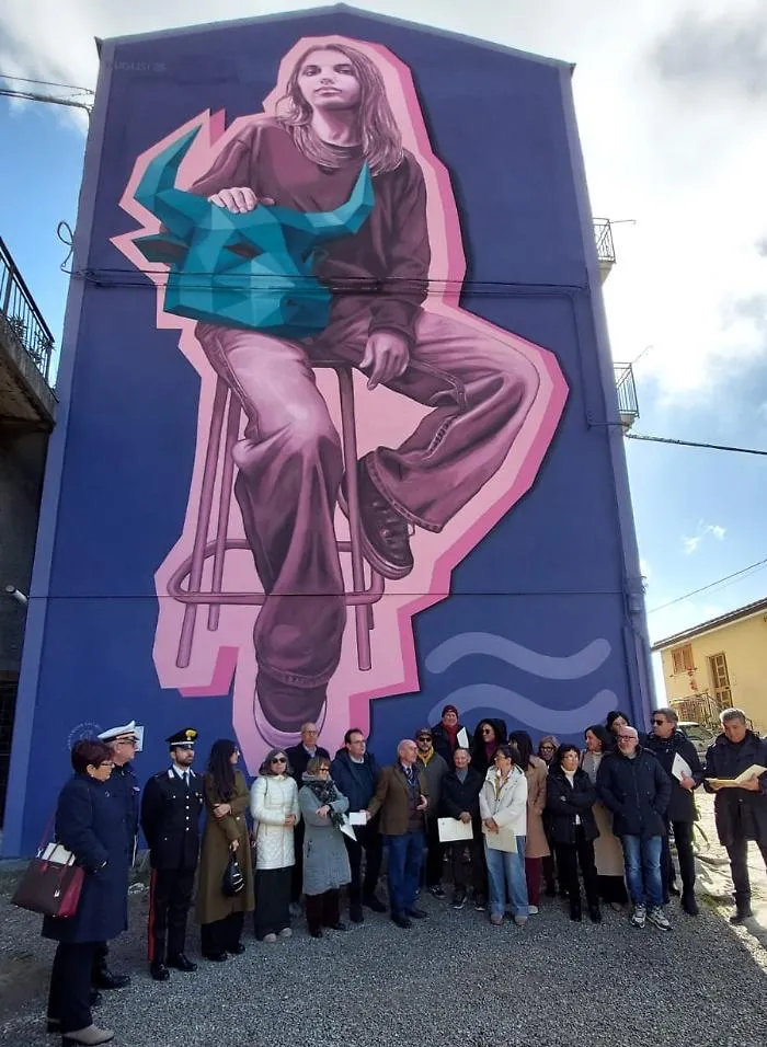 Andrea Buglisi "regala" a Gangi  il murale dell'identit&agrave;