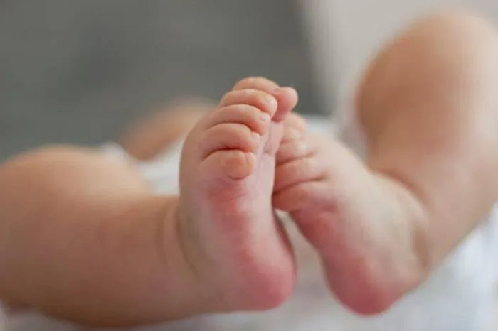 &ldquo;Quel video non doveva esistere&rdquo;: il processo per la violenza sul neonato finisce annullato. A Bolzano si ricomincia da capo