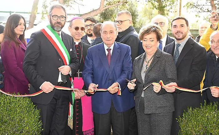 schifani faraoni taglio nastro