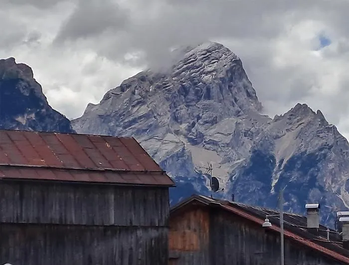 Ladinia al bivio: il ritorno della &ldquo;grande unione&rdquo; e la contesa su Cortina. Che cosa c&rsquo;&egrave; davvero nei ddl Durnwalder