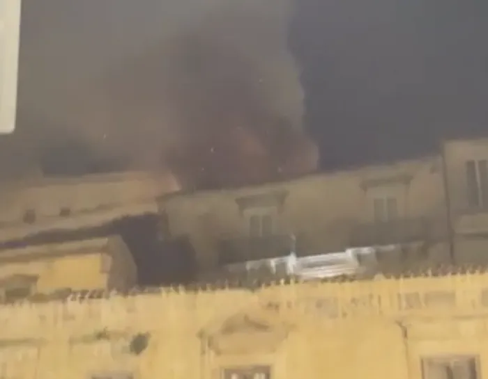 Modica, in fiamme un furgone dell'unit&agrave; cinofila della Gdf impegnato in un controllo antidroga