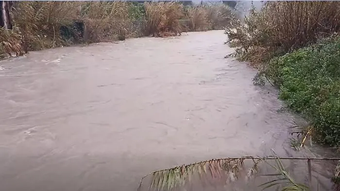Allerta Anapo: fiume in piena. Il sindaco: &laquo;Salire ai piani alti&raquo;