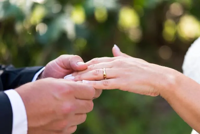 &ldquo;Non vi dichiaro marito e moglie&rdquo;: il matrimonio olandese scritto da un&rsquo;IA che ha fatto giurisprudenza