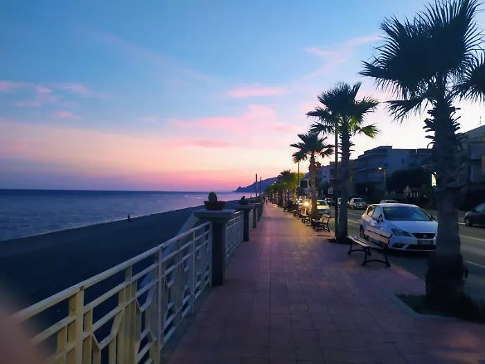 Il lungomare di Furci prima del ciclone Harry