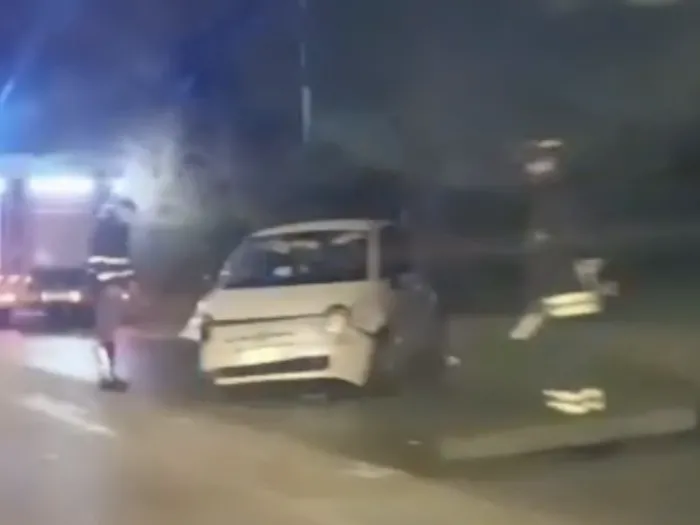 Grave incidente stradale a Vittoria, ferito il conducente di una Fiat 500 (video)
