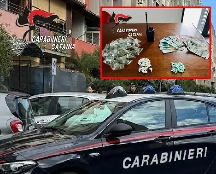 Pusher arrestato alla fermata dell'autobus in via Capo Passero, sequestrati cocaina, crack, marijuana e 500 euro 