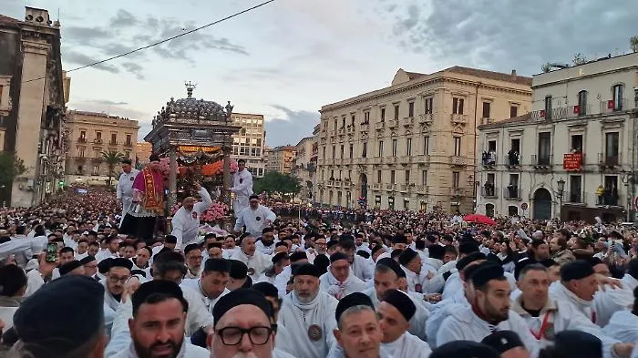 No, Sant'Agata non &egrave; &laquo;la terza festa al mondo&raquo;. Quel dato mai verificato ripetuto da ben 30 anni