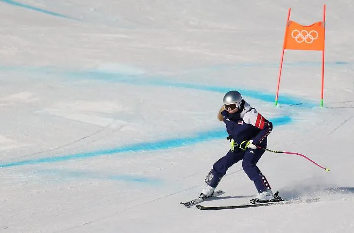 Caduta choc per Lindsey Vonn nella discesa di Milano‑Cortina: gara interrotta 