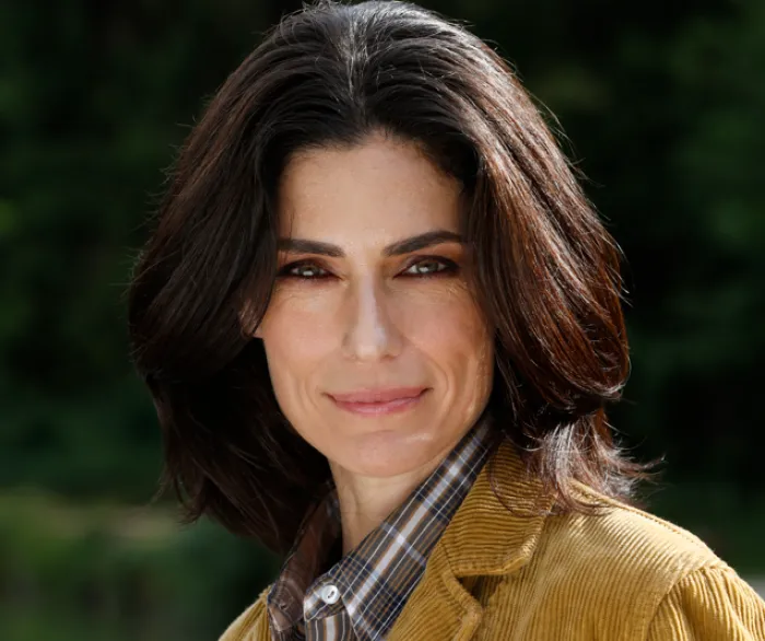 Anna Valle  senza filtri: tv, teatro, bici e il bacio con Marcor&egrave;, "sex symbol inaspettato"