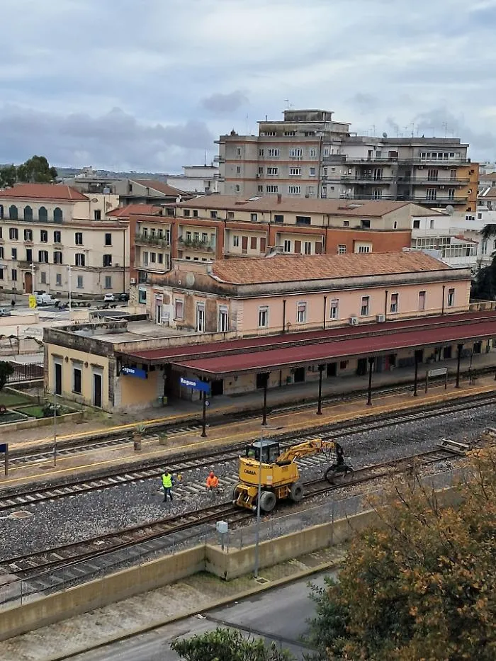 A Ragusa smontano i binari della stazione ferroviaria: si realizza un sottopasso