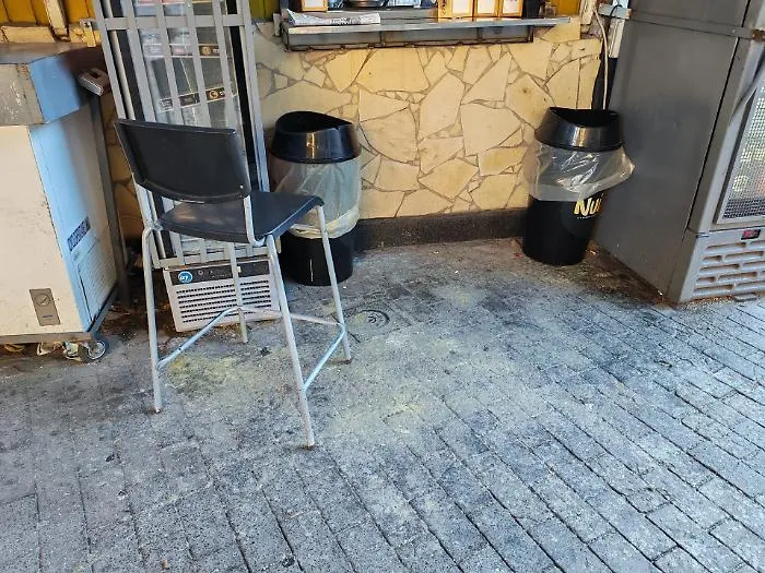 La cera non rimossa in via Fondaco