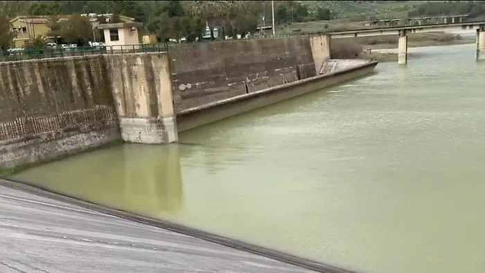 Pioggia record nell&rsquo;Agrigentino, ma &egrave; paradosso: dighe piene e fiumi di acqua regalati al mare