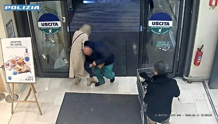 &laquo;Credevo fosse un peluche e non una bimba&raquo;, il romeno che ha tentato di rapire la piccola a Bergamo resta in carcere  