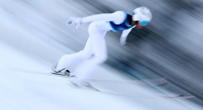 Pericolo scampato alle Olimpiadi Invernali, Loomis si scontra con un soffiatore di foglie ad alta velocit&agrave;: il video